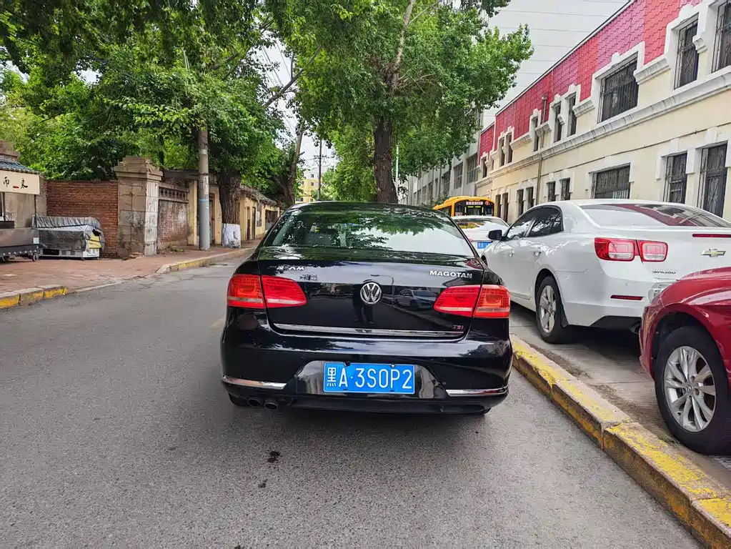 VOLKSWAGEN MAGOTAN 2016