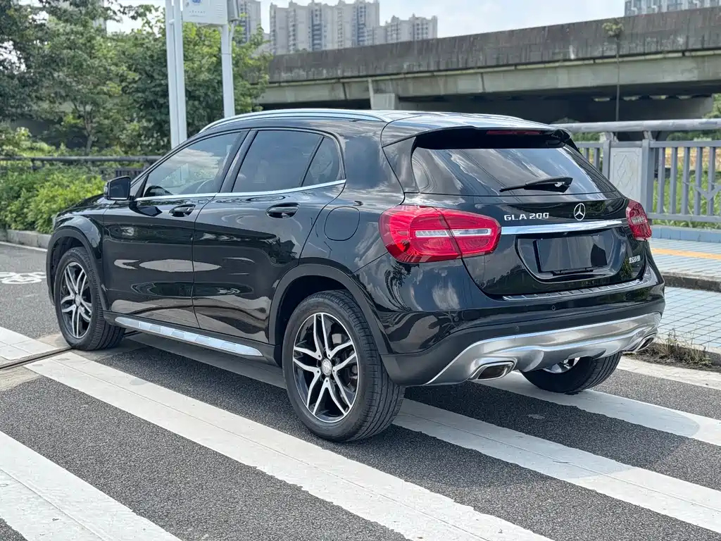 MERCEDES BENZ GLA 2015