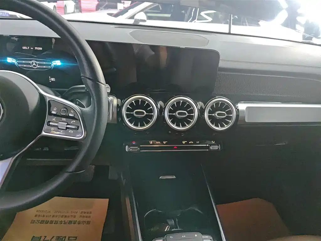 MERCEDES BENZ GLB 2021