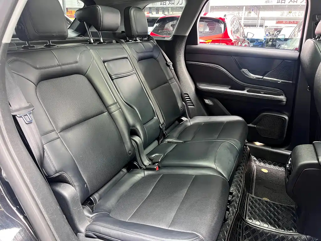 LINCOLN ADVENTURER 2020