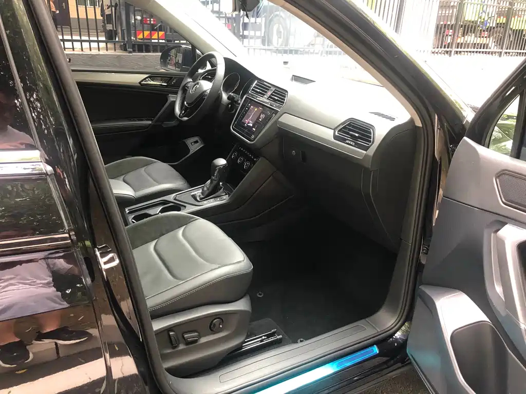 VOLKSWAGEN TIGUAN L 2017