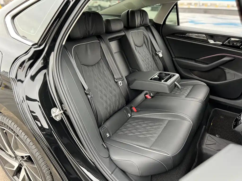 VOLKSWAGEN MAGOTAN 2025