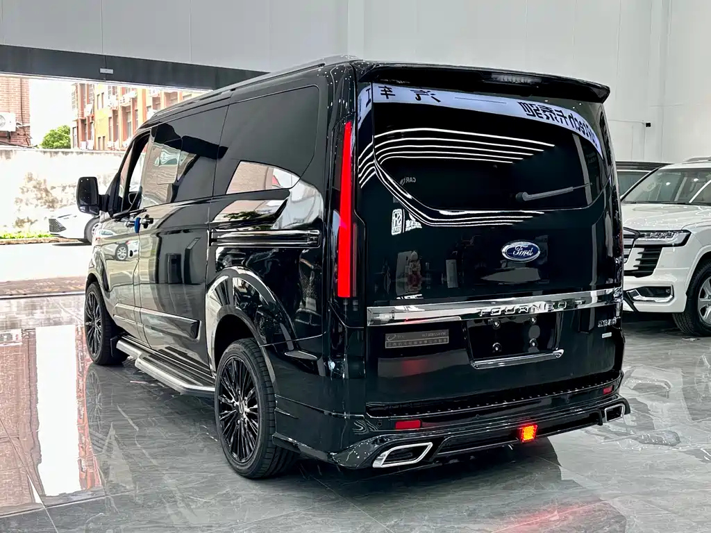 FORD TOUREO 2024