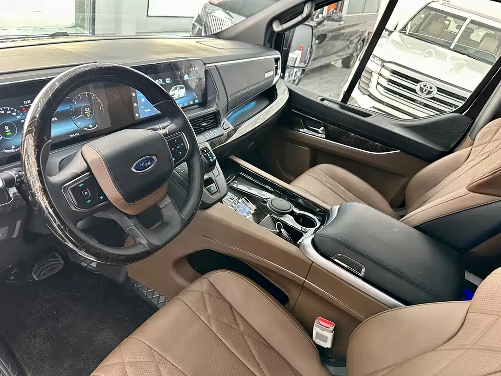 FORD TOUREO 2024