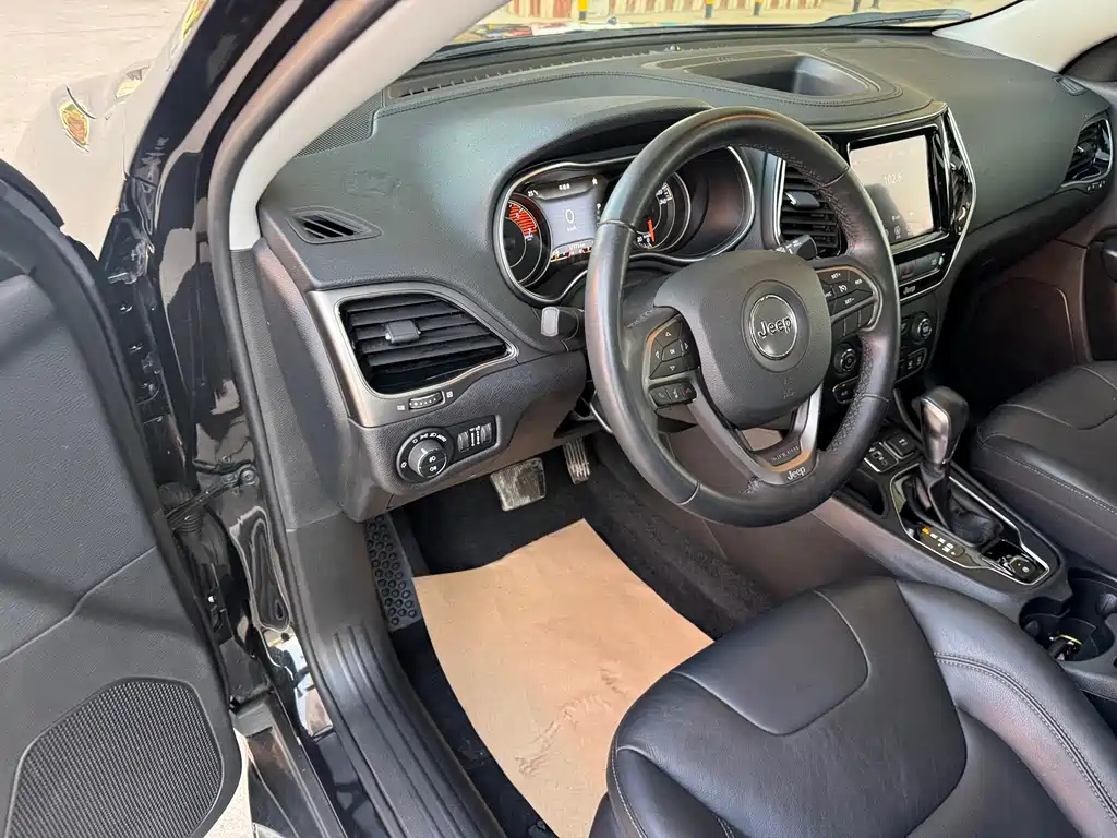 JEEP CHEROKEE 2020