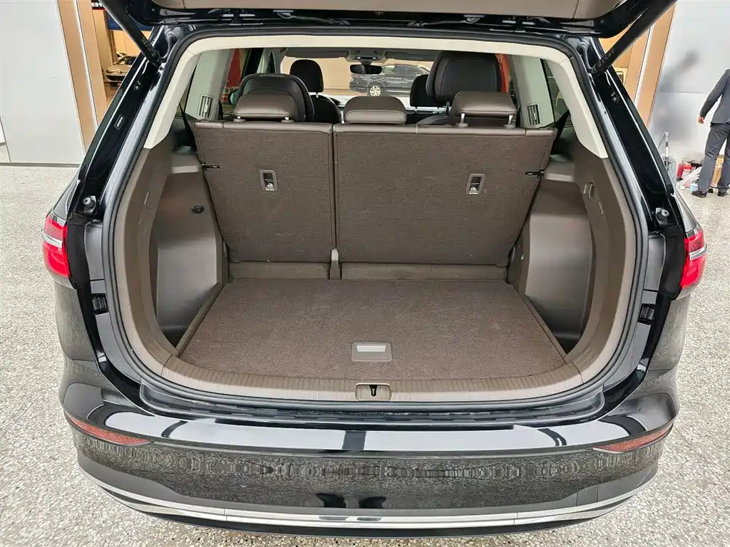 VOLKSWAGEN VILORAN 2024