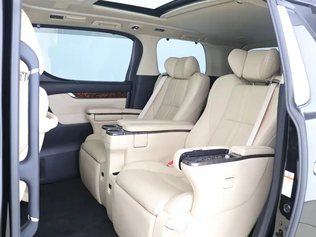 TOYOTA ALPHARD 2018