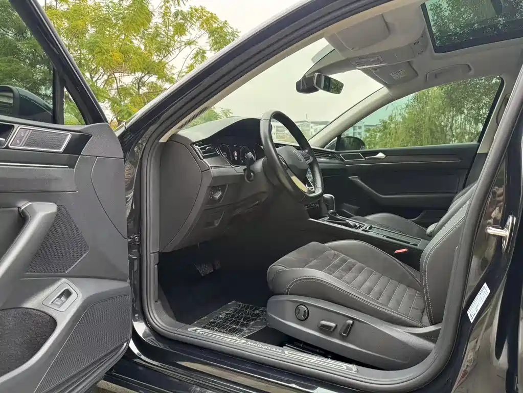 VOLKSWAGEN MAGOTAN 2021