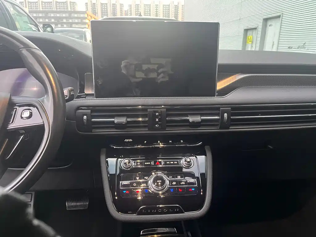 LINCOLN ADVENTURER 2022