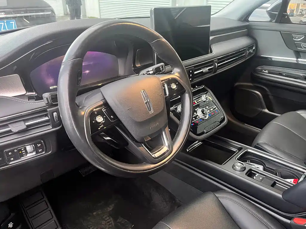 LINCOLN ADVENTURER 2022