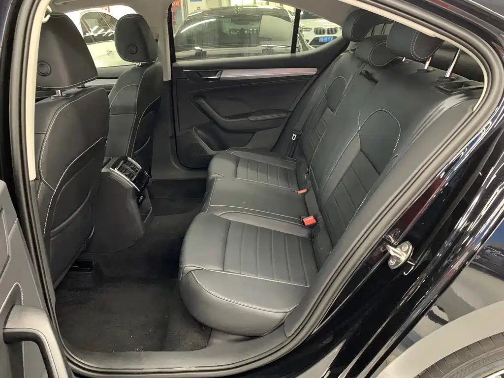 SKODA SUPERB 2025
