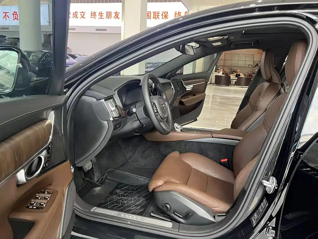 VOLVO S90 2024