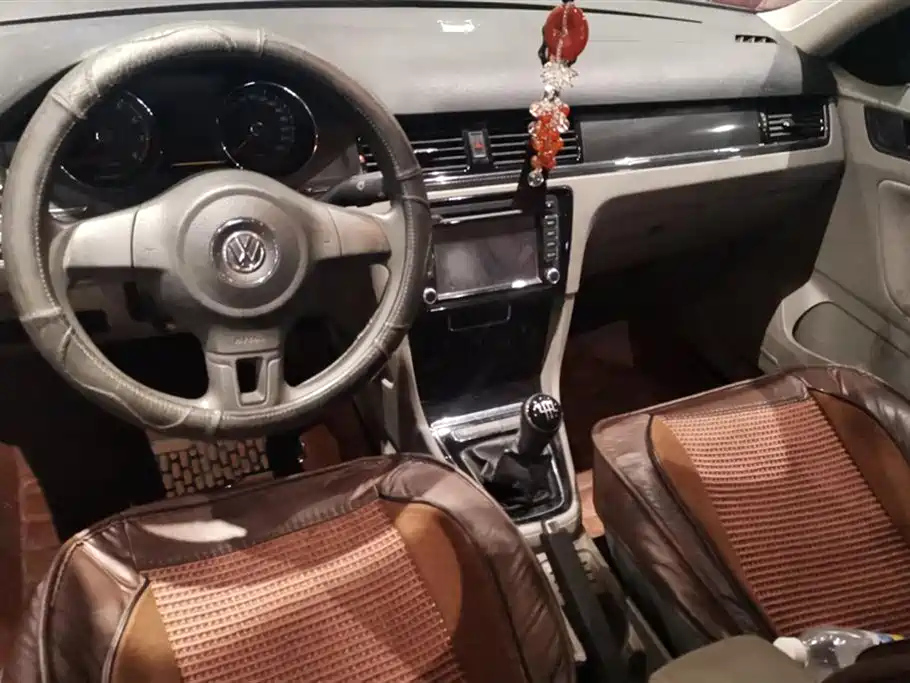 VOLKSWAGEN BORA 2013
