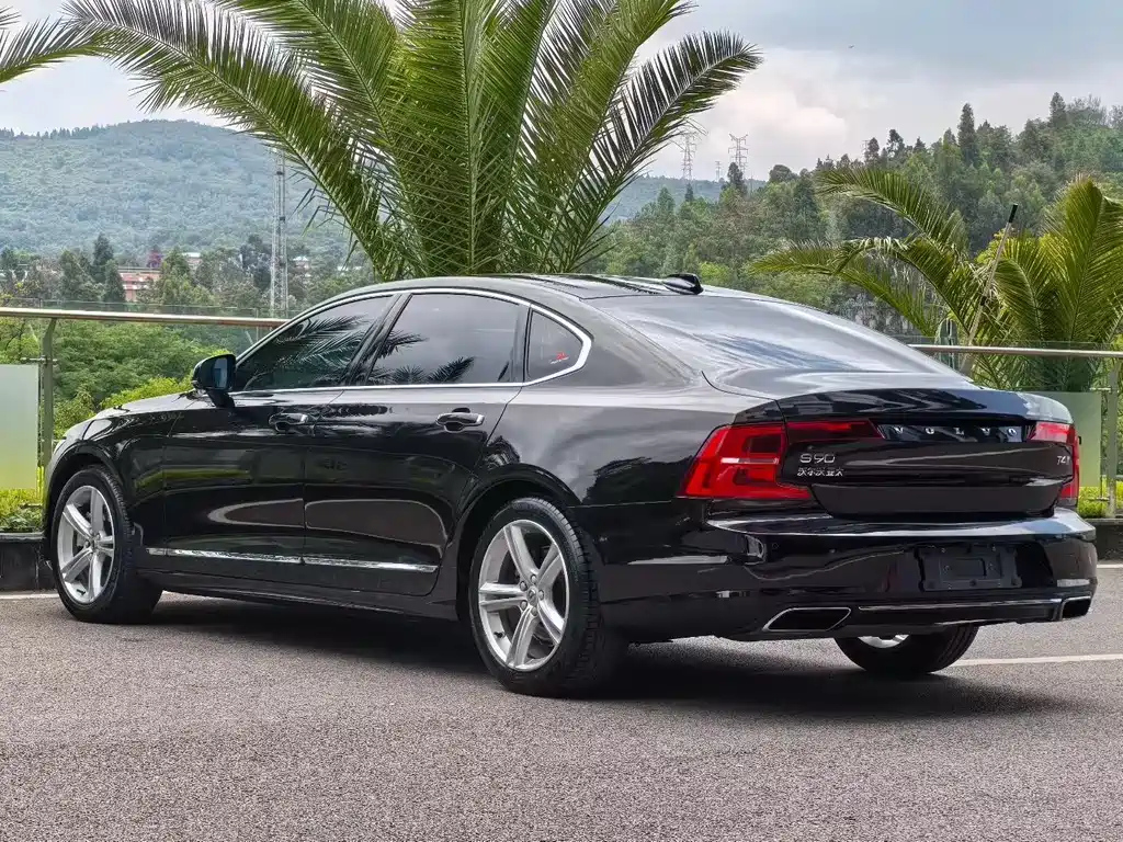 VOLVO S90 2019