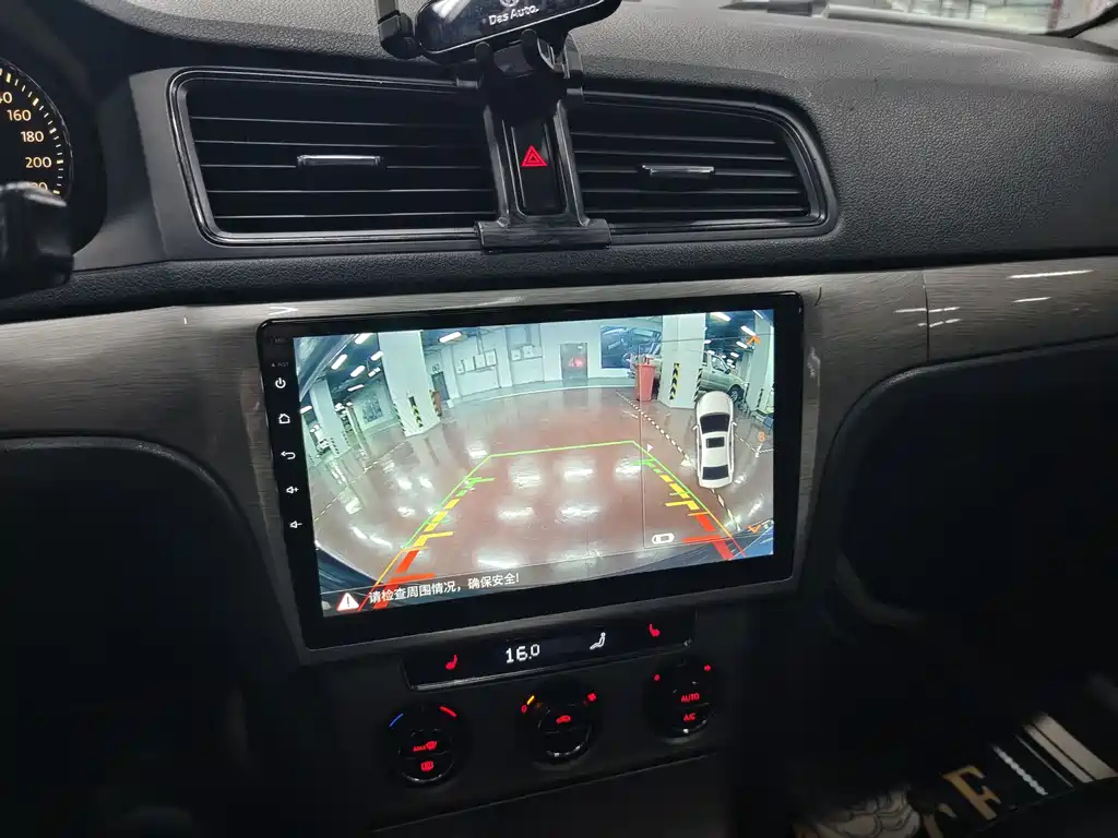 VOLKSWAGEN LAVIDA 2013