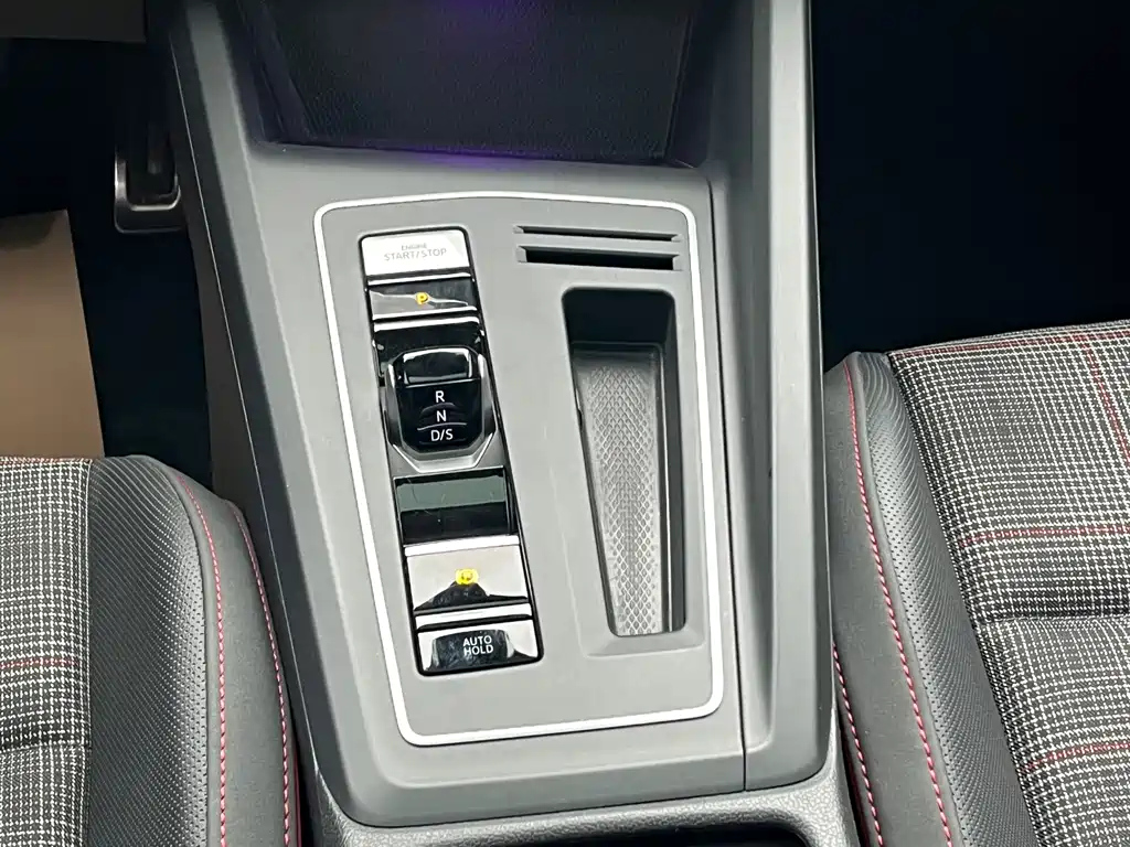 VOLKSWAGEN GOLF GTI 2021