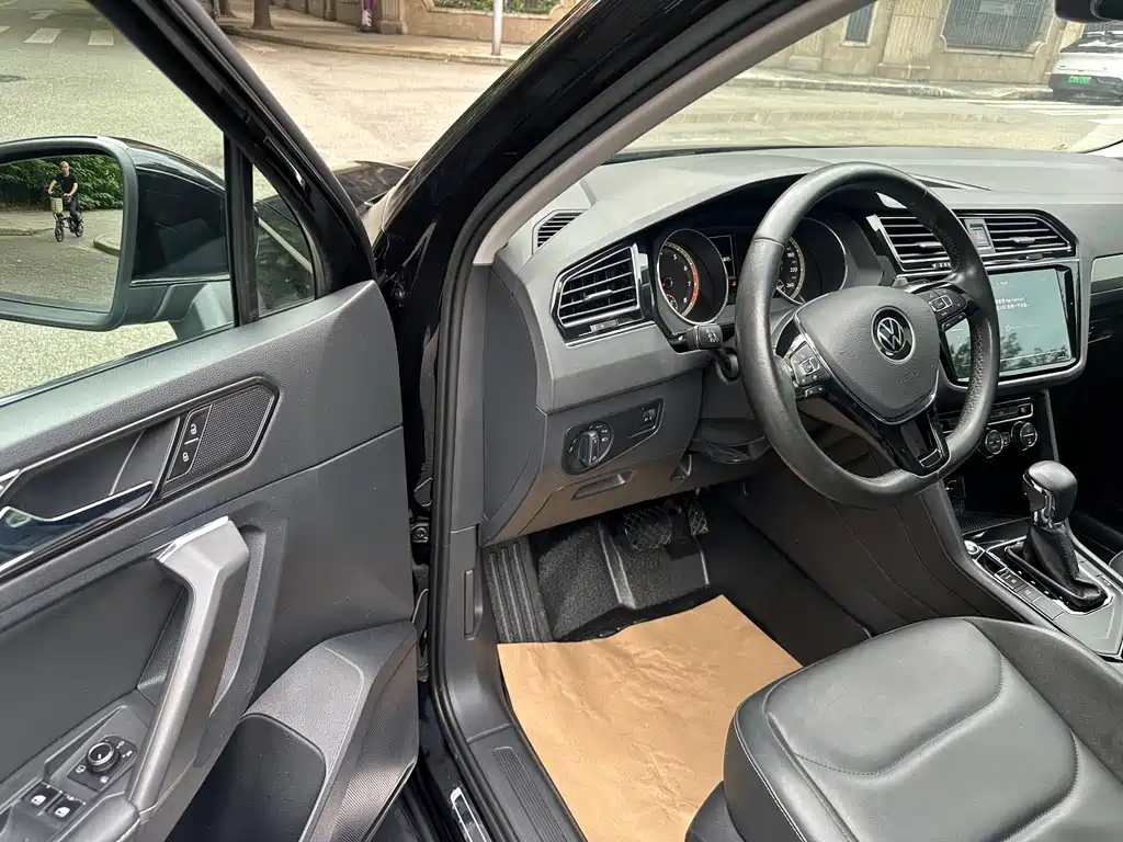 VOLKSWAGEN TIGUAN L 2021