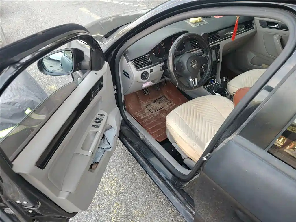 VOLKSWAGEN BORA 2014