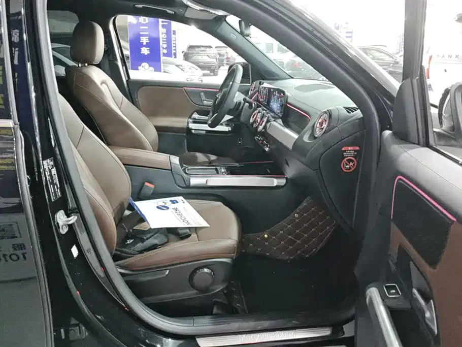 MERCEDES BENZ GLB 2024