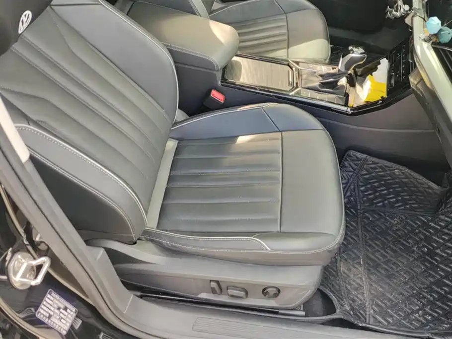 VOLKSWAGEN PASSAT 2023