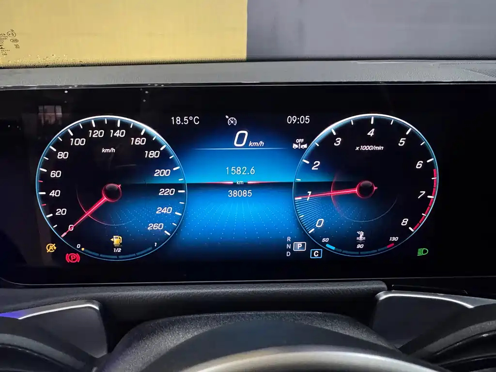 MERCEDES BENZ GLB 2023