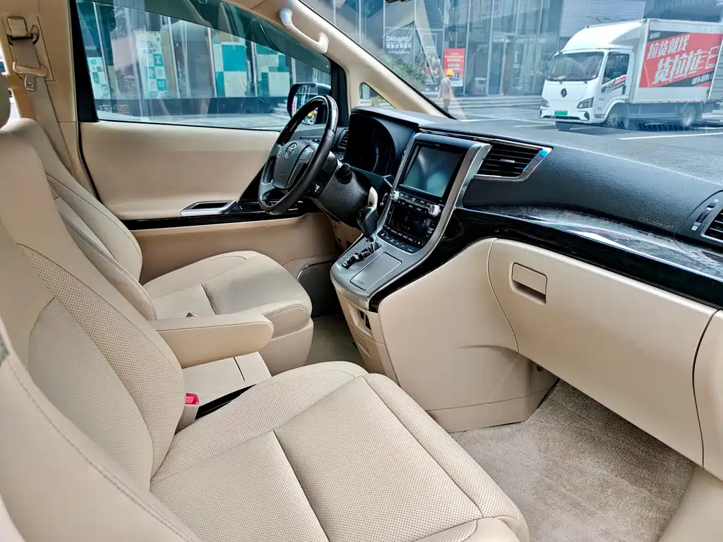 TOYOTA ALPHARD 2012