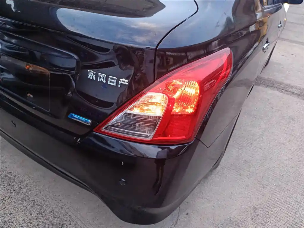 NISSAN SUNNY 2015