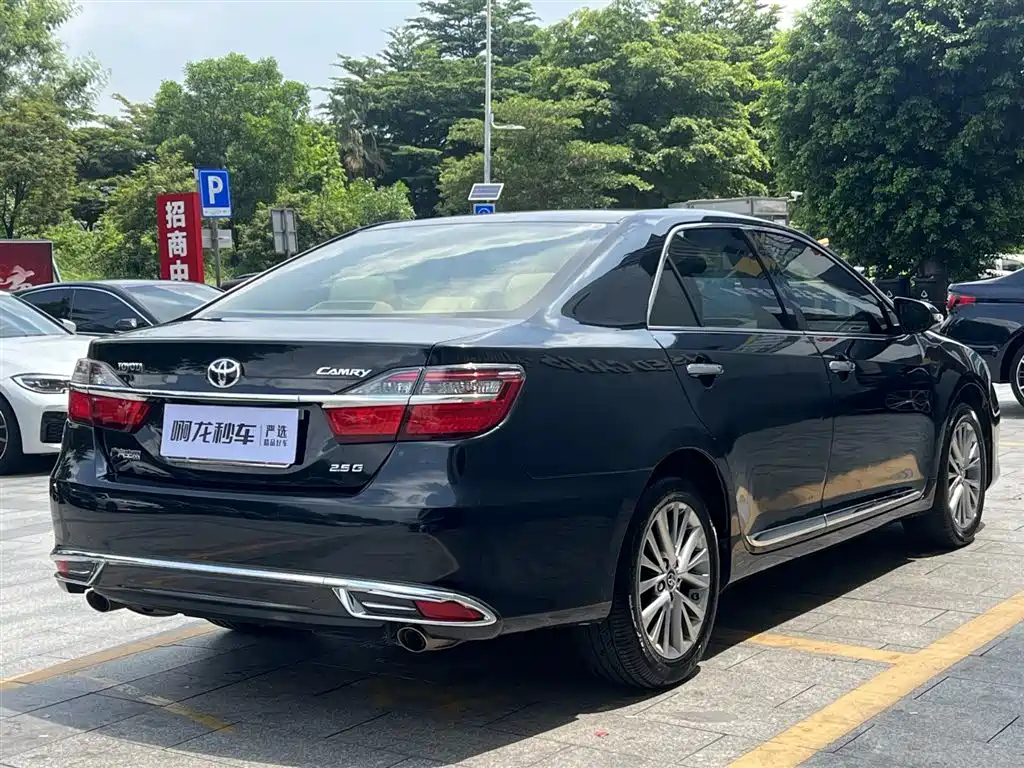 TOYOTA CAMRY 2016