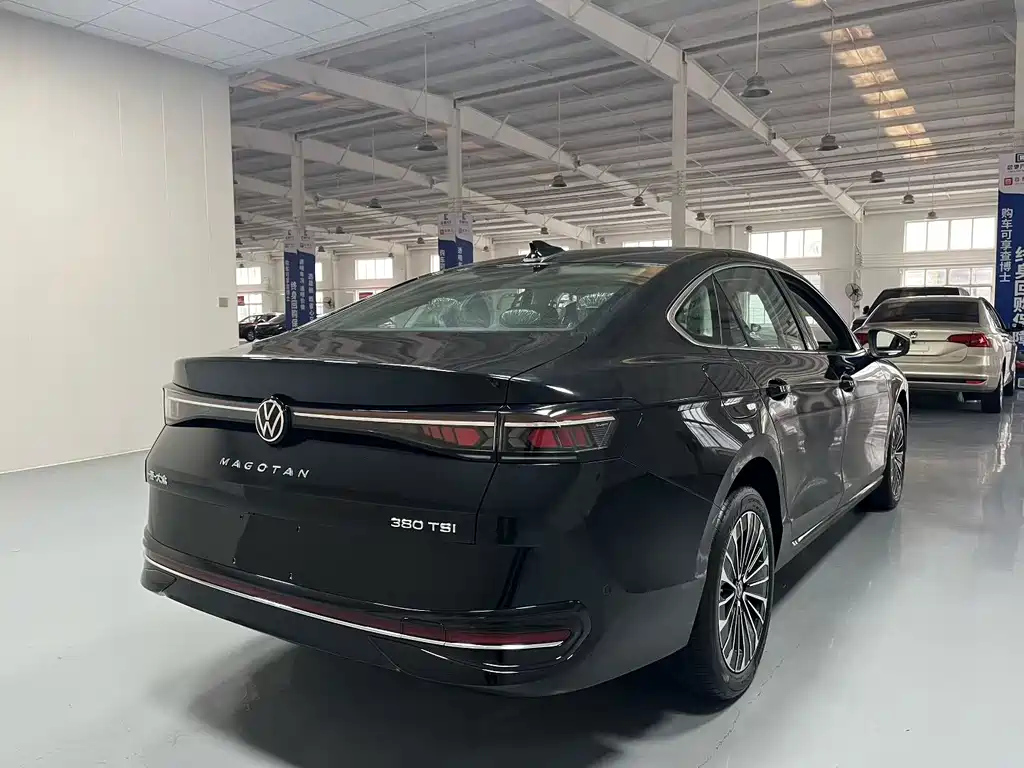 VOLKSWAGEN MAGOTAN 2025