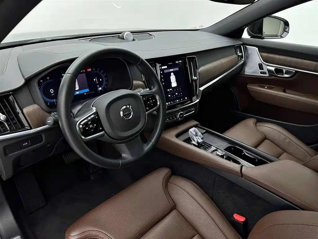 VOLVO S90 2023