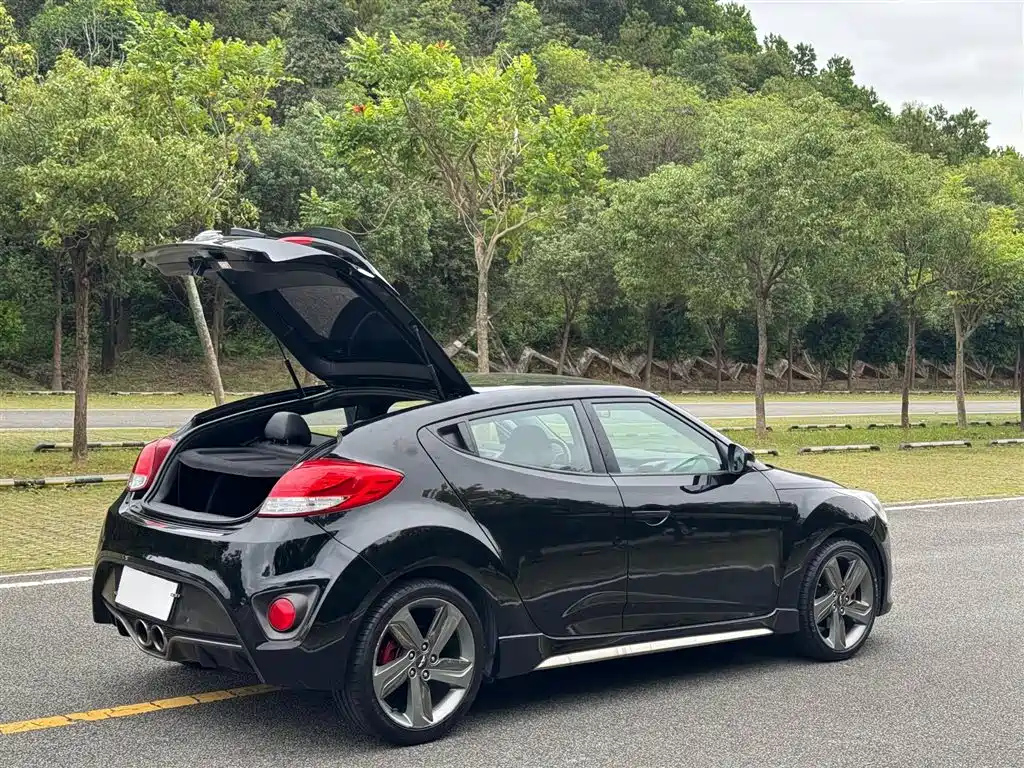 HYUNDAI VELOSTER 2012