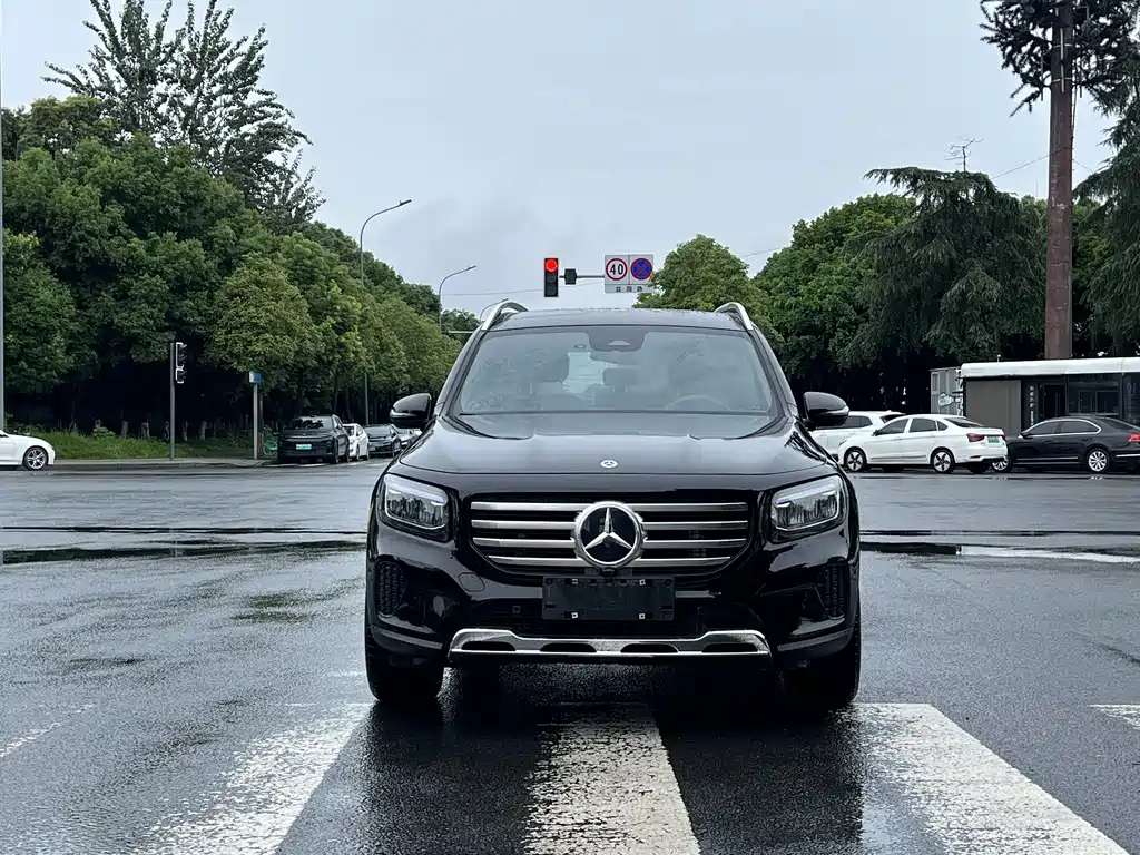 MERCEDES BENZ GLB 2024