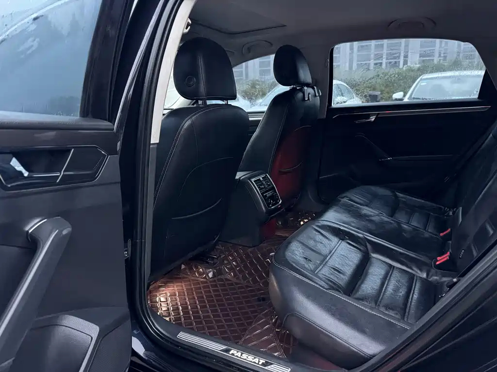 VOLKSWAGEN PASSAT 2017
