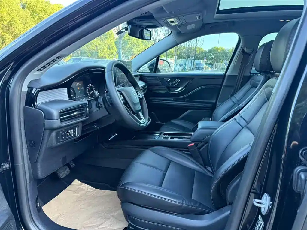 LINCOLN ADVENTURER 2021