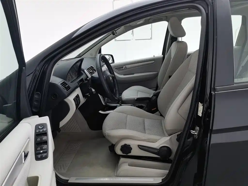 MERCEDES BENZ A-CLASS IMPORT 2011