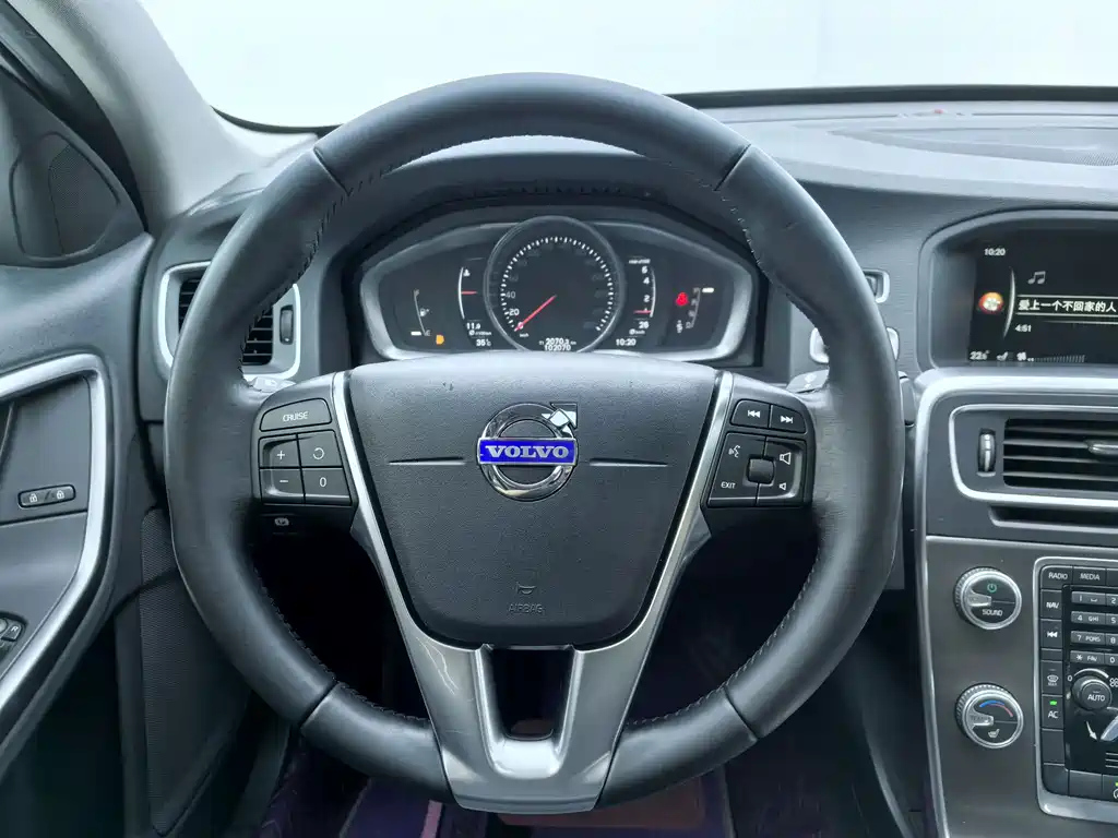 VOLVO S60 2015