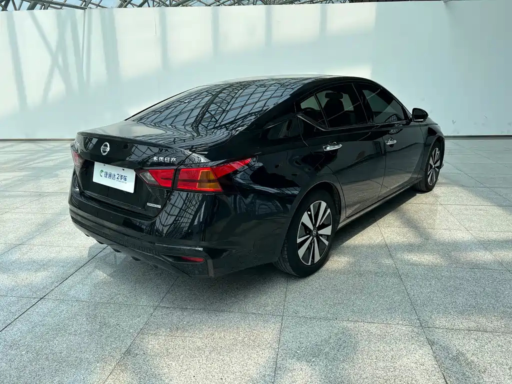NISSAN TEANA 2022