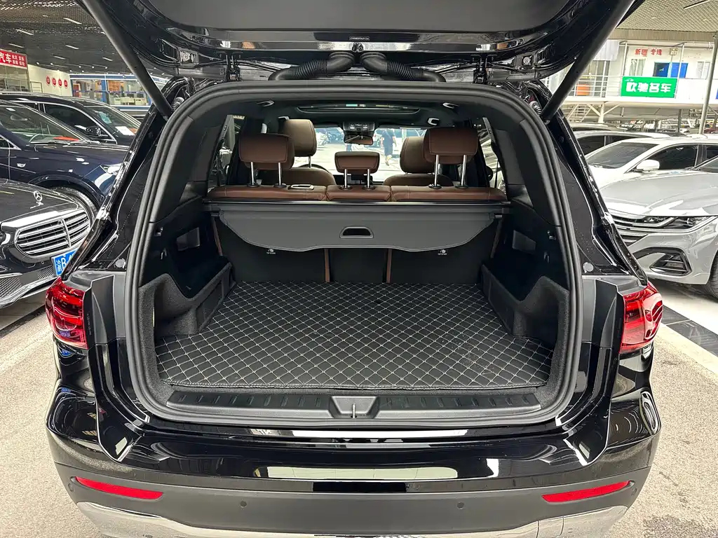 MERCEDES BENZ GLB 2025