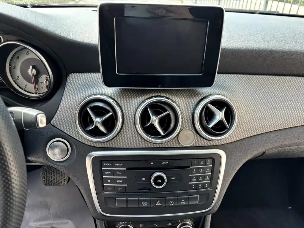 MERCEDES BENZ GLA 2016