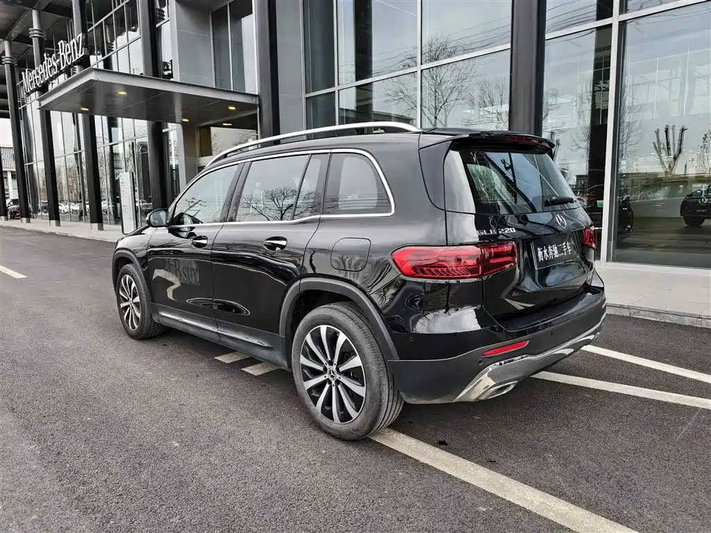 MERCEDES BENZ GLB 2023