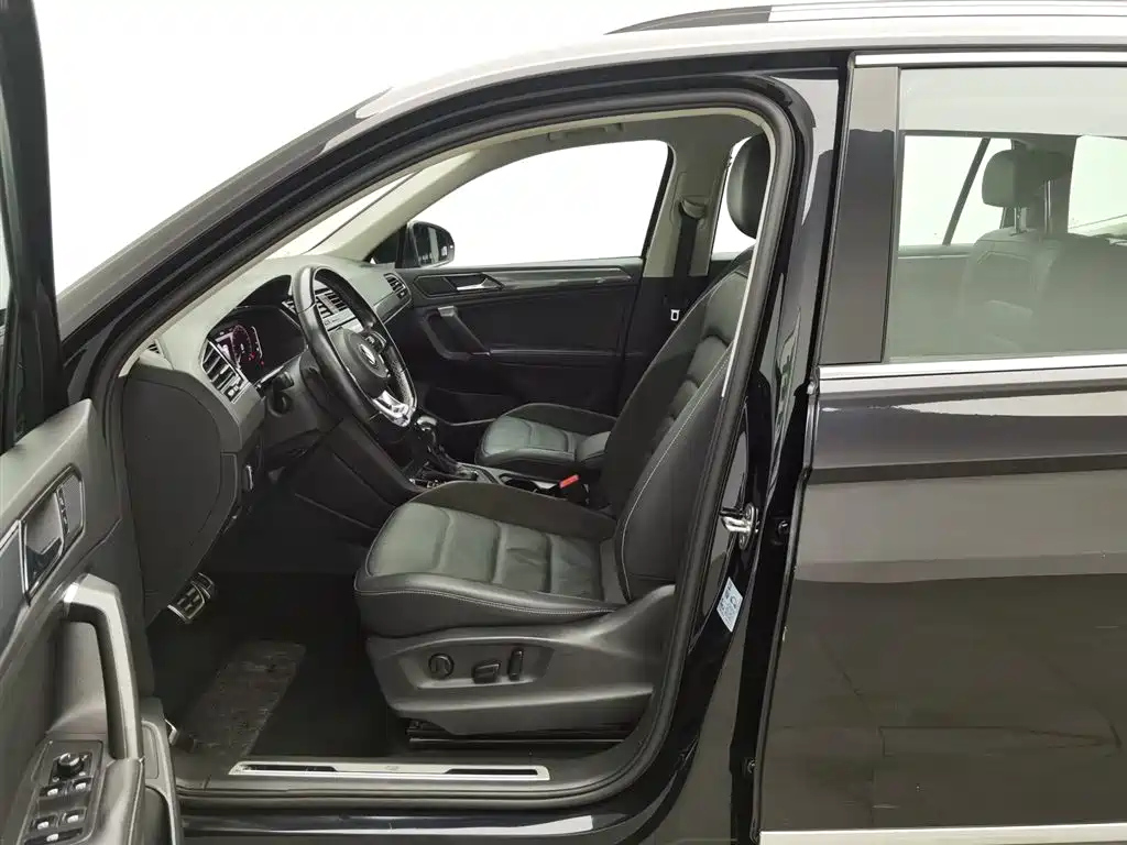 VOLKSWAGEN TIGUAN L 2021