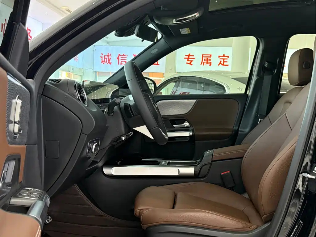 MERCEDES BENZ GLB 2024