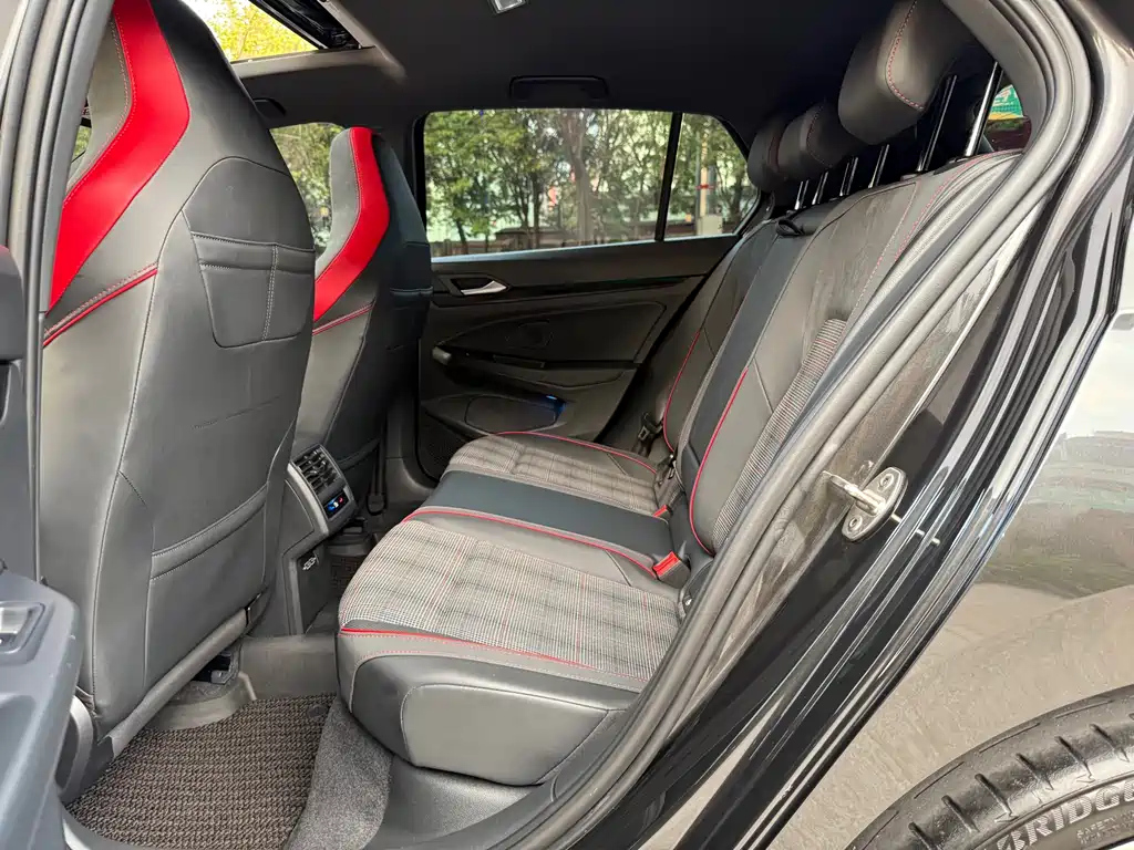 VOLKSWAGEN GOLF GTI 2023