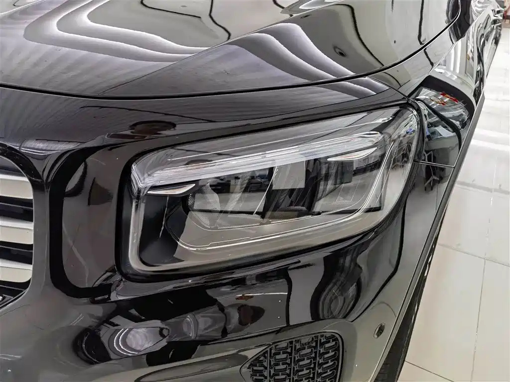 MERCEDES BENZ GLB 2025