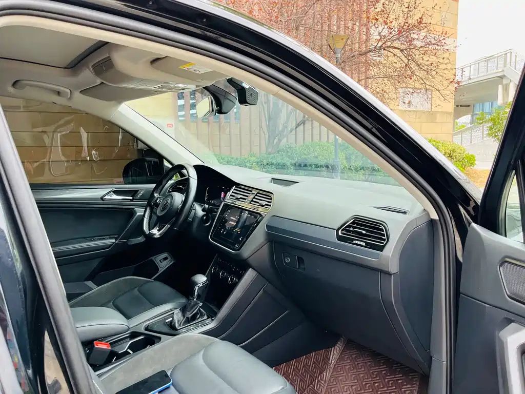VOLKSWAGEN TIGUAN L 2021