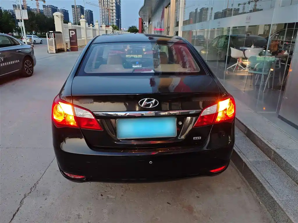 HYUNDAI CELESTA 2015