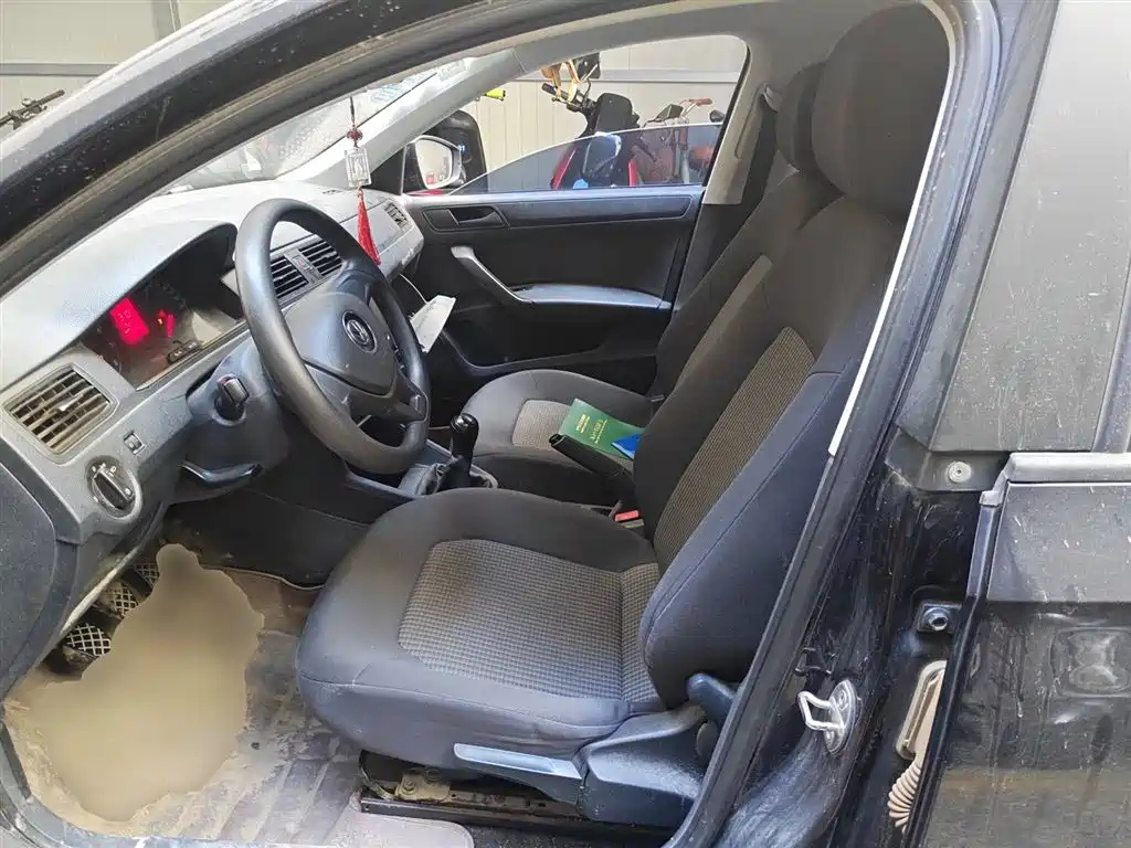 VOLKSWAGEN SANTANA 2016