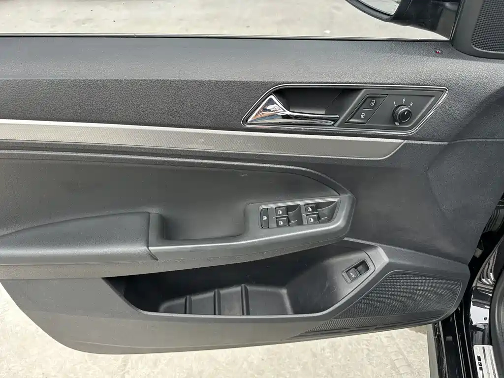 VOLKSWAGEN LAVIDA 2018