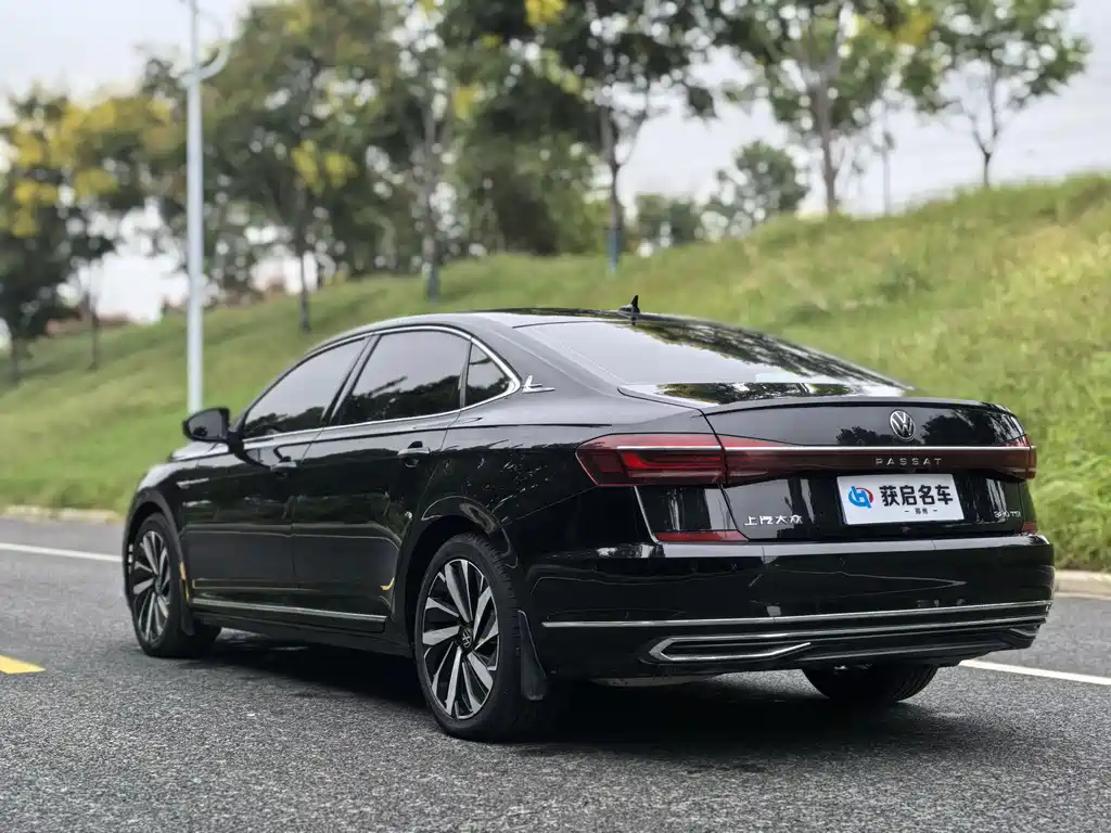 VOLKSWAGEN PASSAT 2023