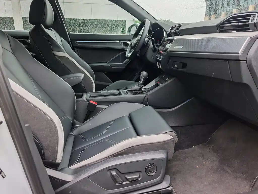 AUDI Q3 2024
